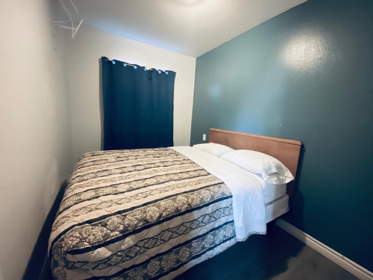 Sands Motel 2*