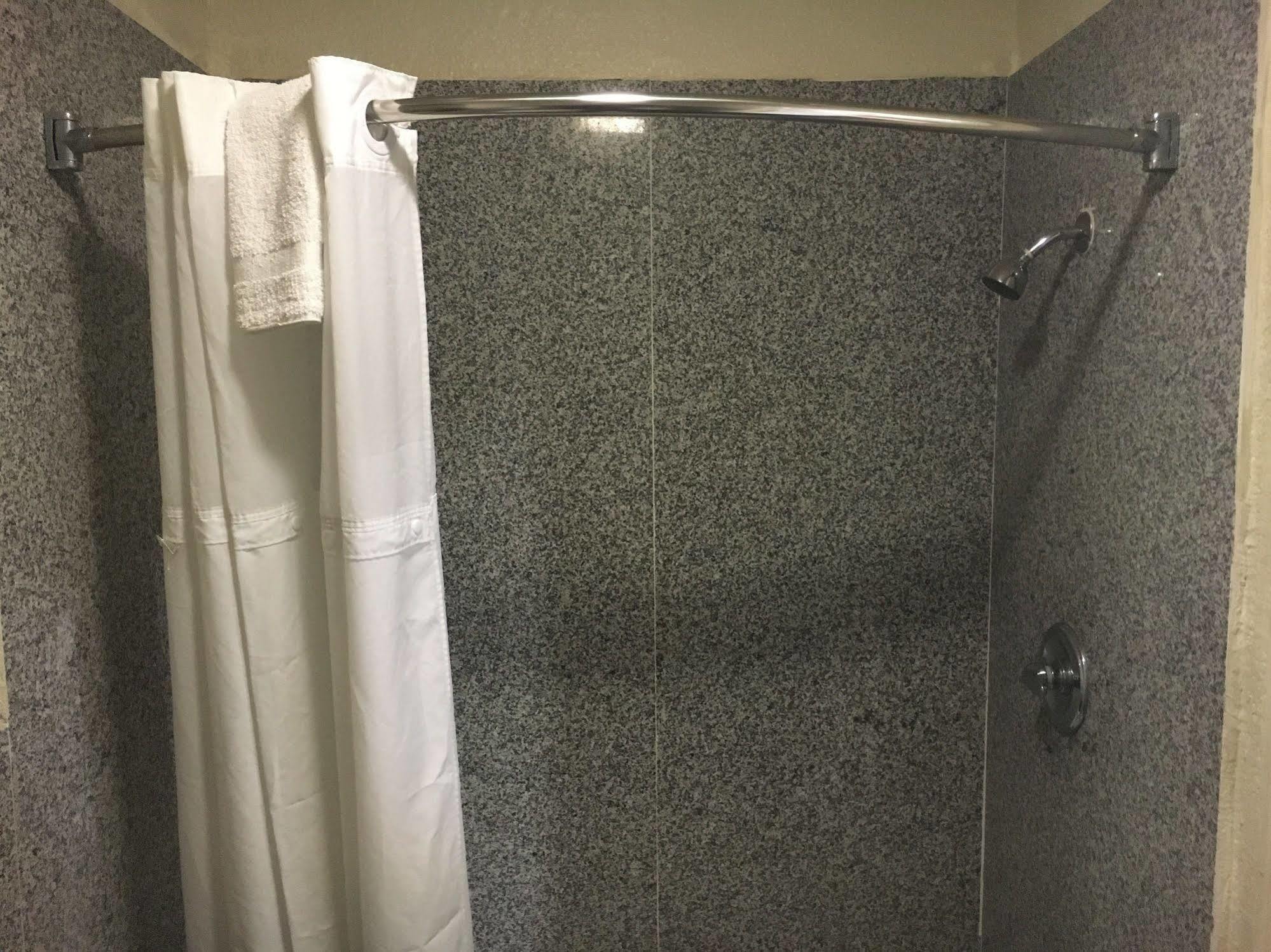 Sands Motel 2*